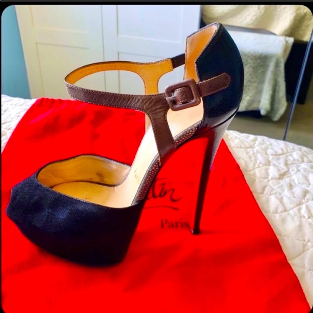 CHRISTIAN LOUBOUTIN BLACK HEELS